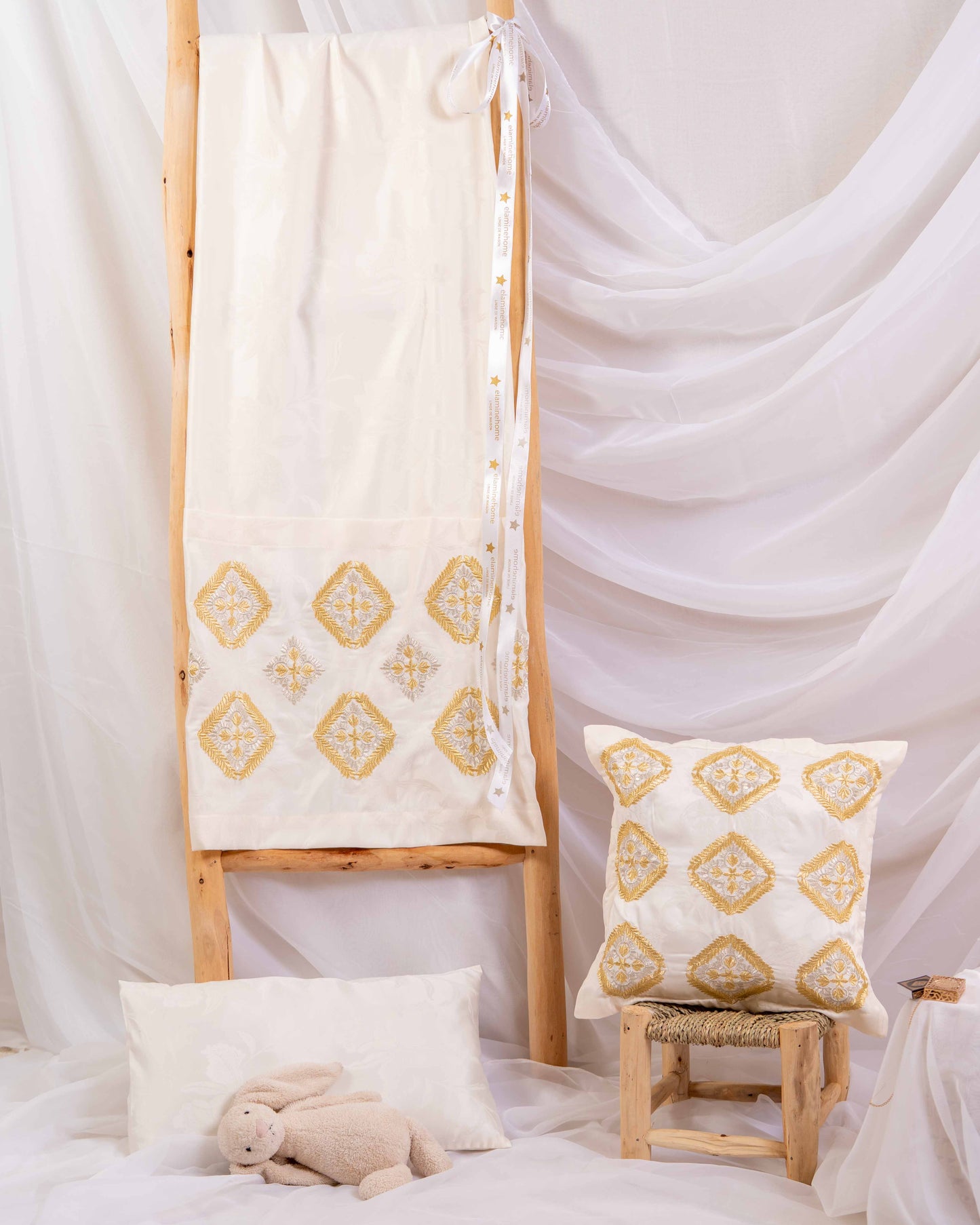 Parure de lit bébé brodée