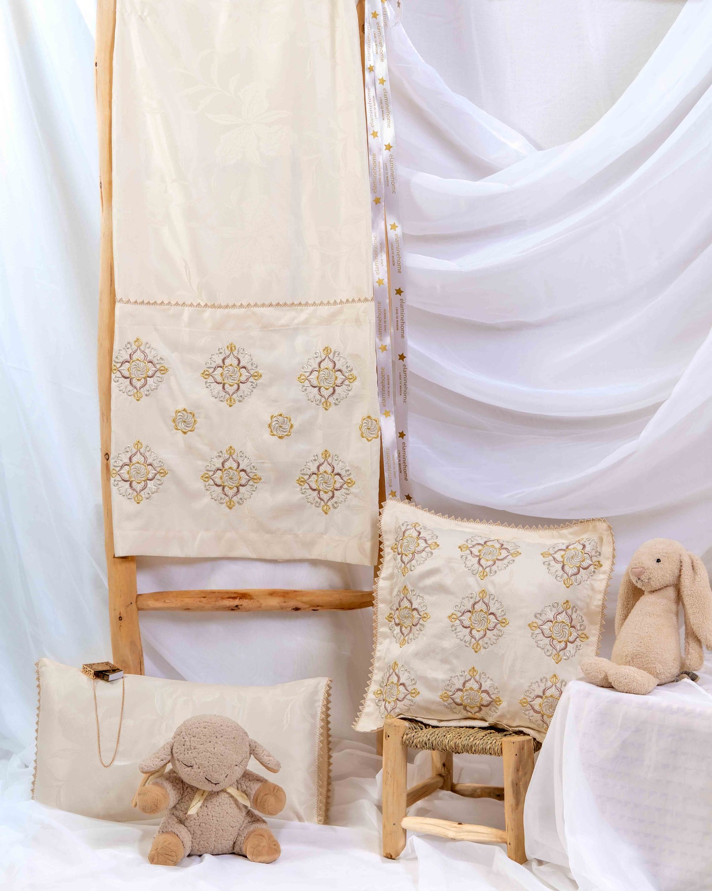 Parure de lit bébé brodée