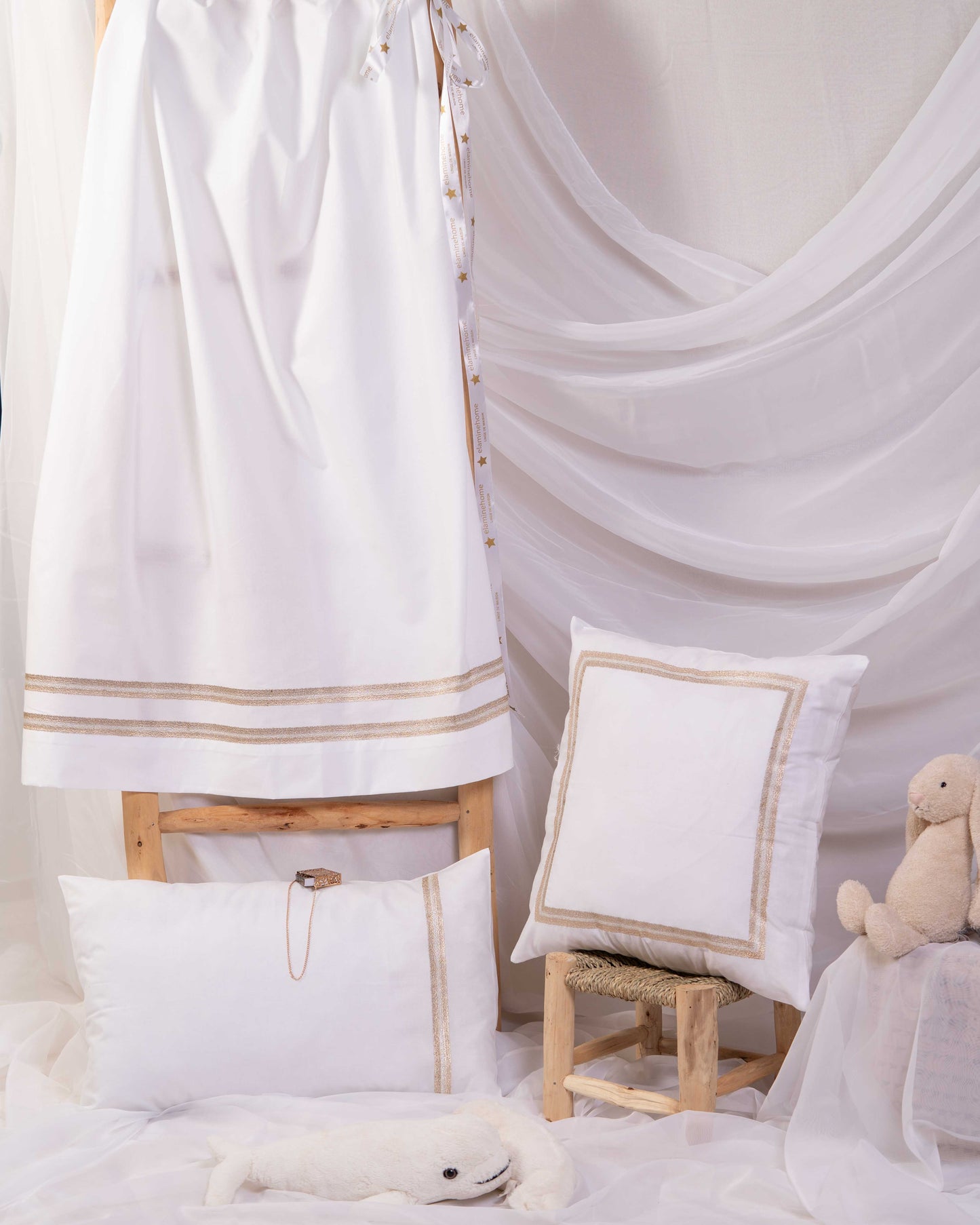 Parure de lit bébé brodé en coton blanc