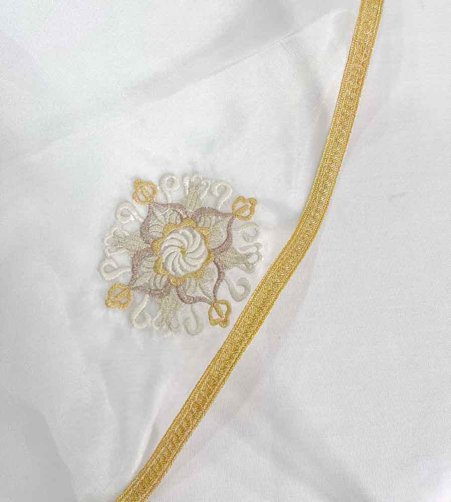 Voile de table brodé 140 cm