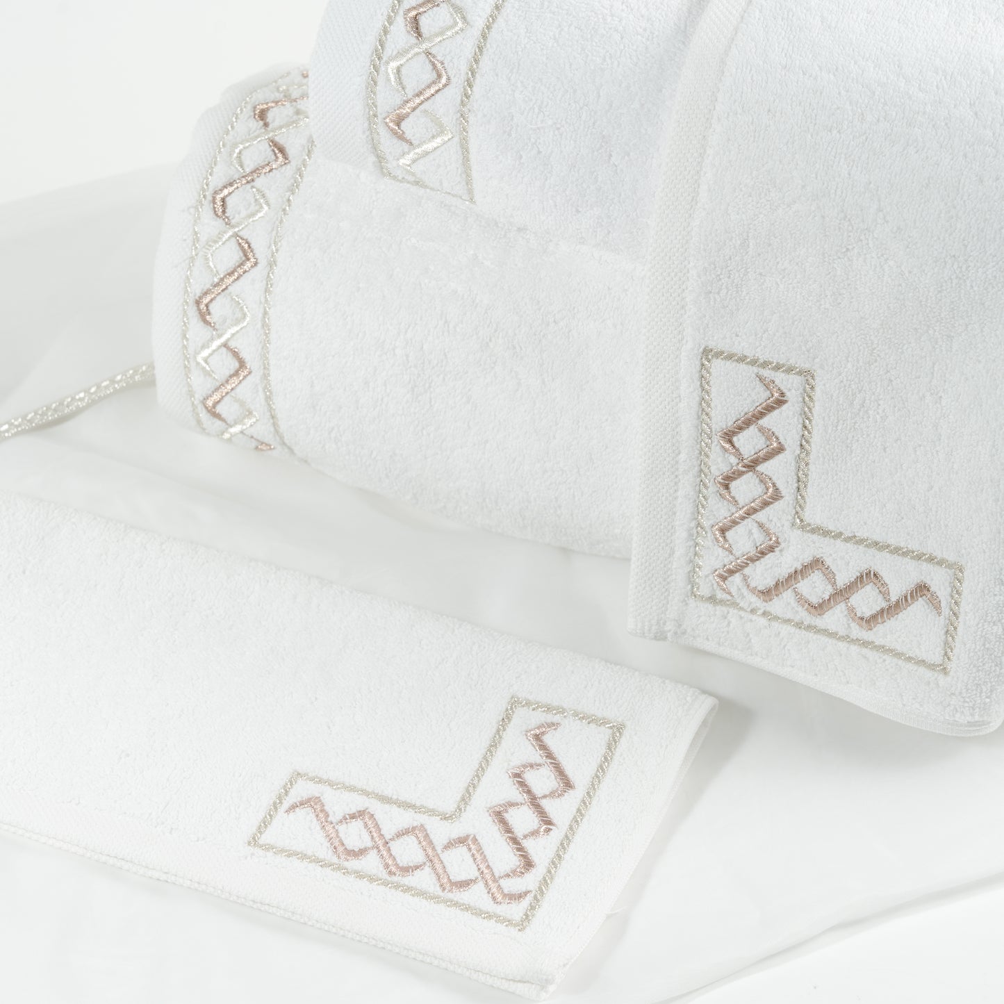 Pack de 4 serviettes brodées dans leur housse brodée 'Signature'