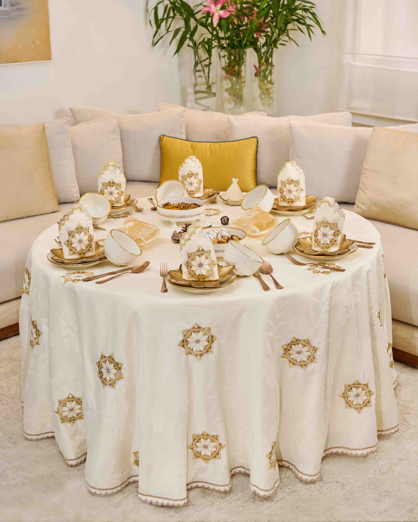 Nappe en jim beige brodée ronde 'Zelija Assiliya'