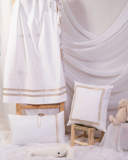 Parure de lit bébé brodé en coton blanc